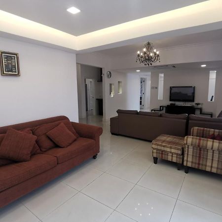 Apartemen 362 m² dengan 3 kamar tidur dan 2 kamar mandi pribadi di Distrik Pusat Bisnis Kota Kinabalu Bagian luar foto