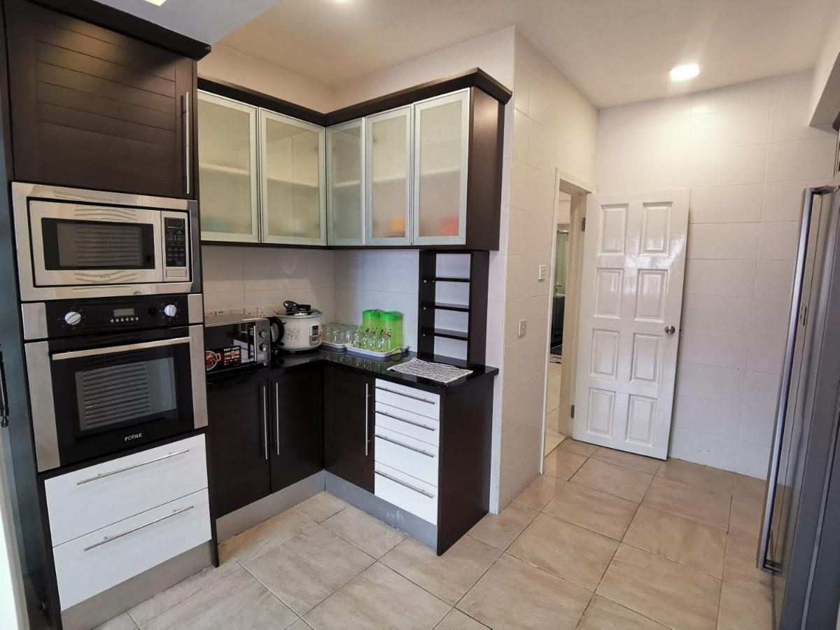 Apartemen 362 m² dengan 3 kamar tidur dan 2 kamar mandi pribadi di Distrik Pusat Bisnis Kota Kinabalu Bagian luar foto