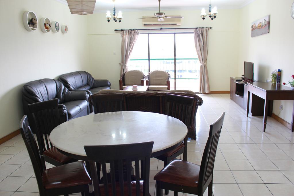 Apartemen 362 m² dengan 3 kamar tidur dan 2 kamar mandi pribadi di Distrik Pusat Bisnis Kota Kinabalu Bagian luar foto