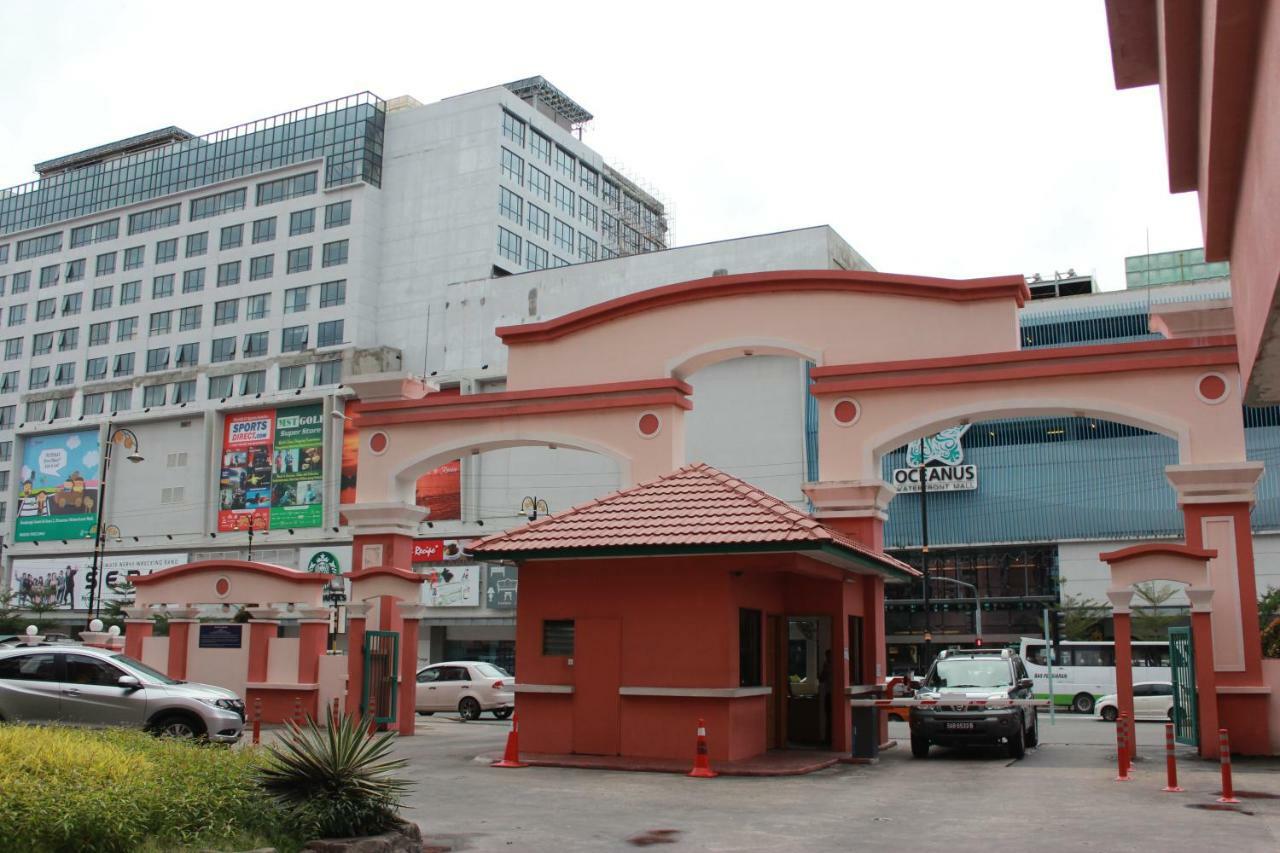 Apartemen 362 m² dengan 3 kamar tidur dan 2 kamar mandi pribadi di Distrik Pusat Bisnis Kota Kinabalu Bagian luar foto